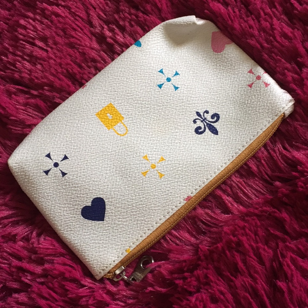 Royal-themed cosmetic pouch - Picture 2 of 8